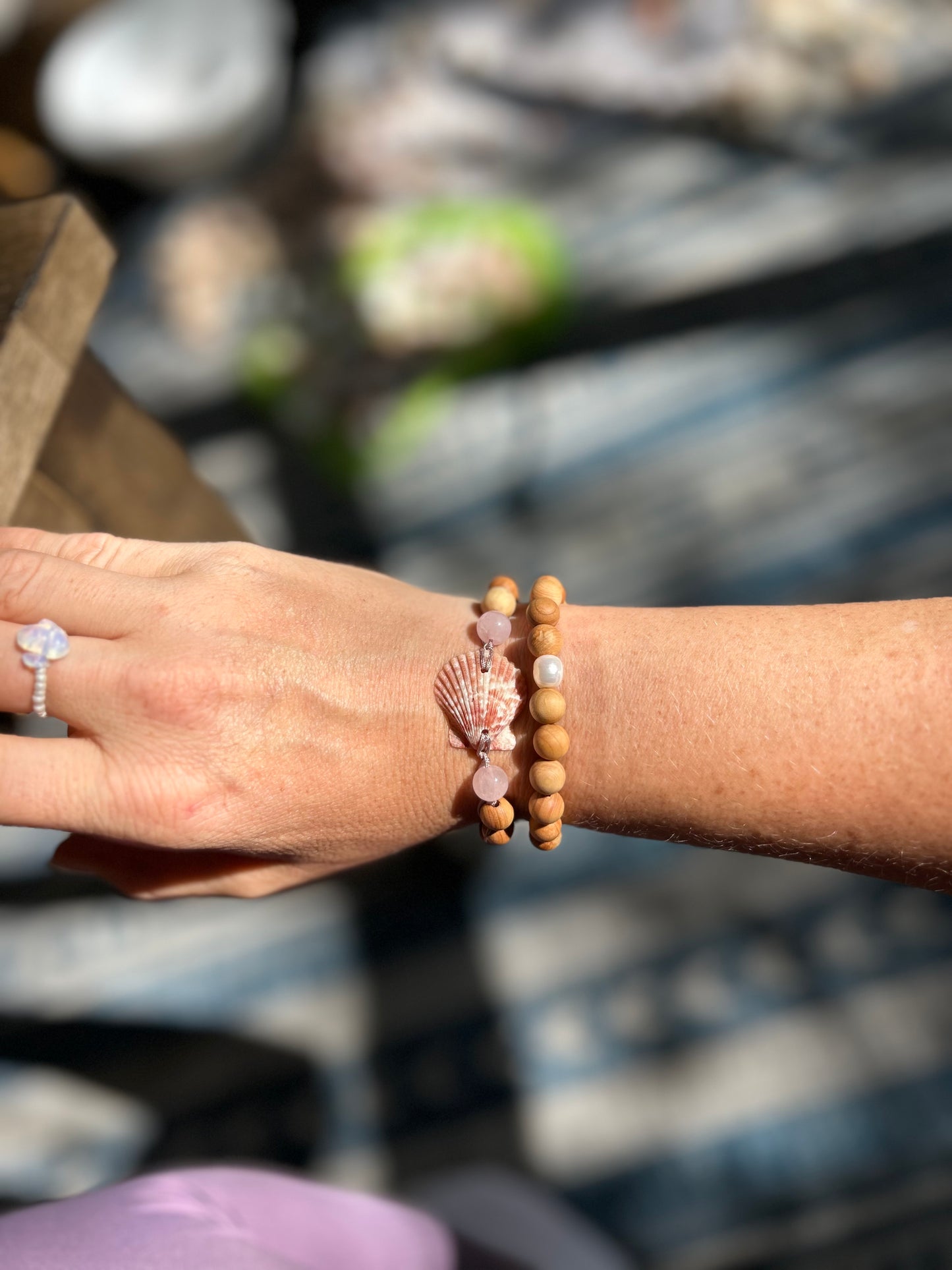 Macrame Bracelet: Scallop Shell with Stones