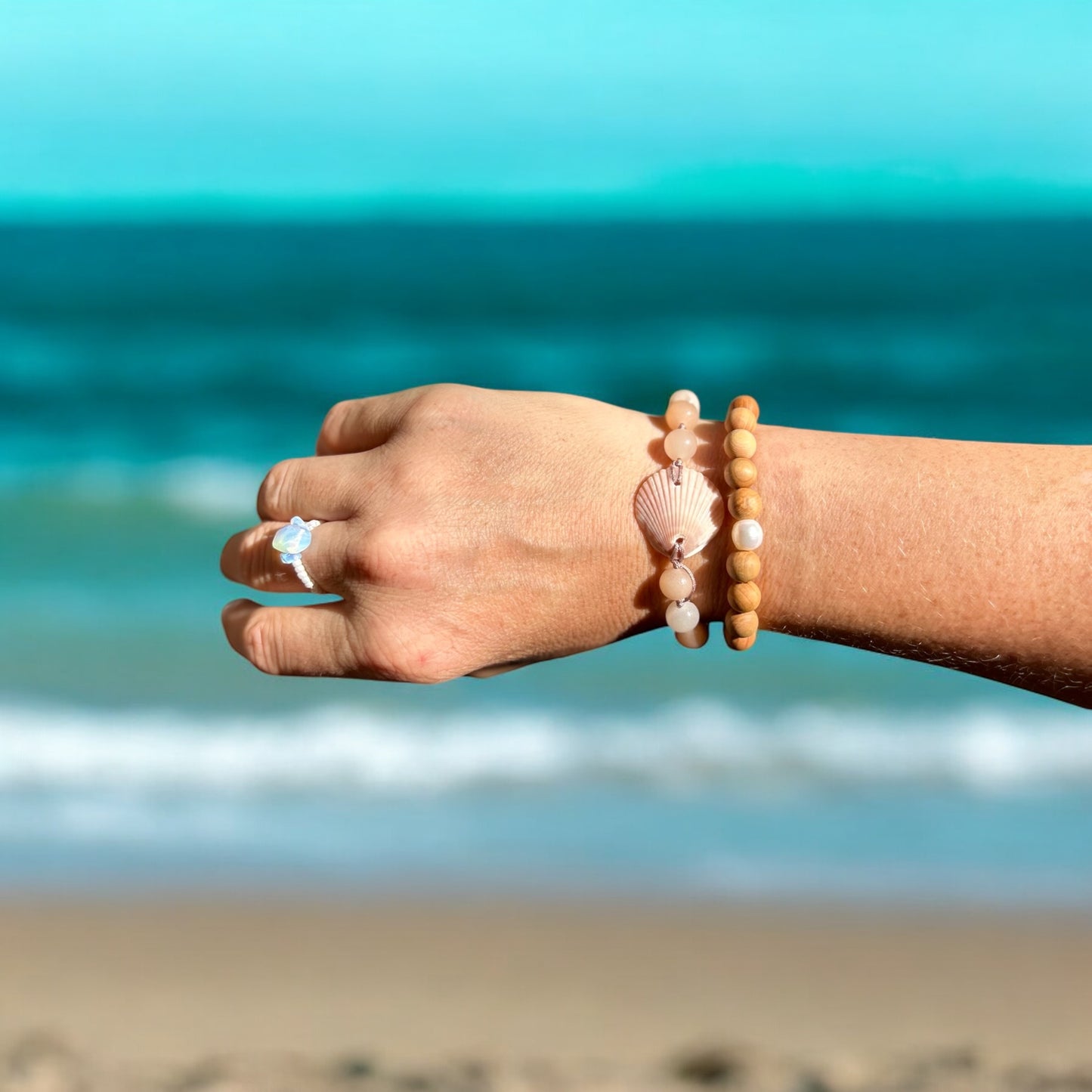 Macrame Bracelet: Scallop Shell with Stones