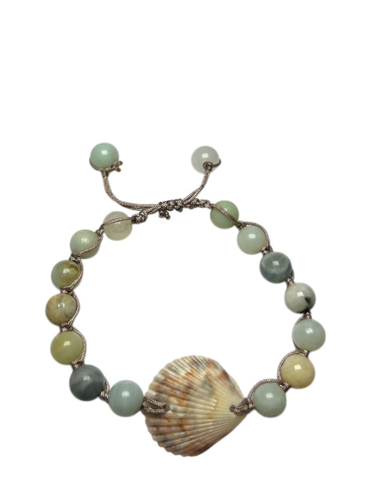 Macrame Bracelet: Scallop Shell with Stones